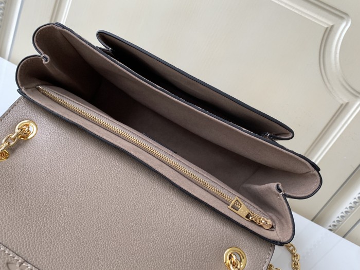 Handbag Louis Vuitton M44929 size 25 x 17 x 9.5 cm