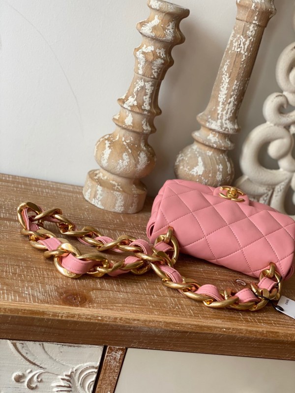 Handbag Chanel 3213 size 13*17*6 cm