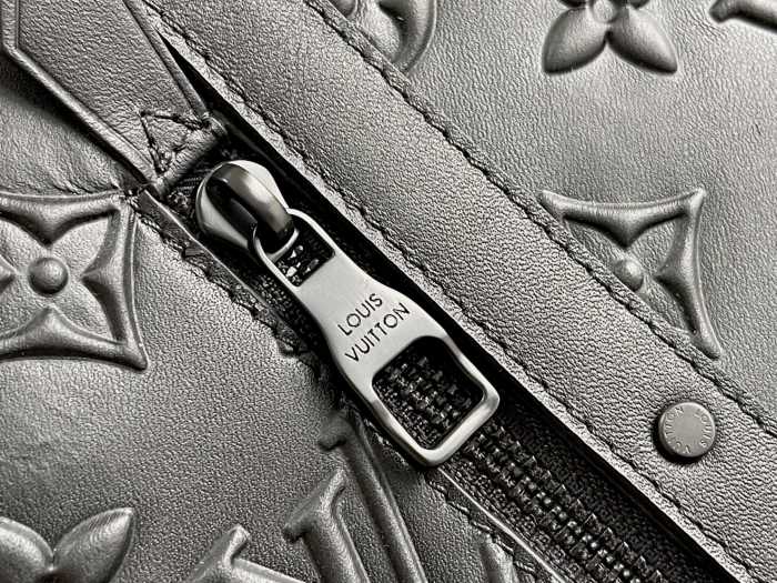 Handbag Louis Vuitton M57959 size 31 x 42 x 15cm