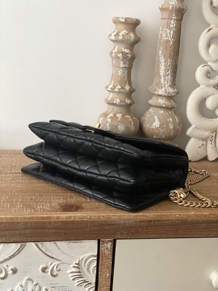 Handbag Chanel AS3609 size 16x25x10 cm