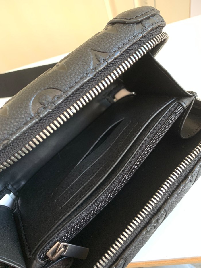 Handbag Louis Vuitton M20439 size 21 x 12 x 6.5 cm