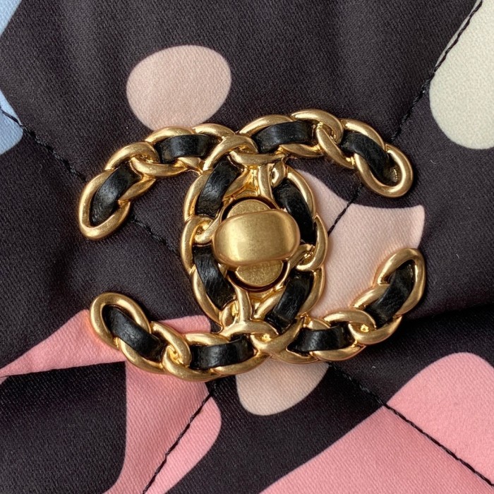 Handbag Chanel size 26/30 cm