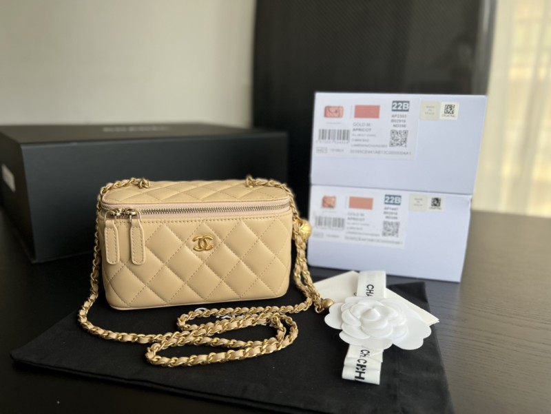Handbag Chanel AP2303 size 17cmx9.5cmx8 cm