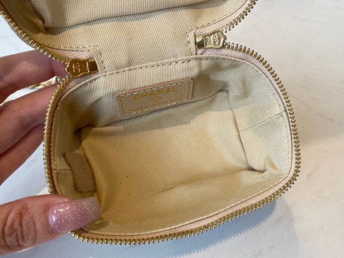 Handbag Chanel AP2194 size 12*11.5*7 cm