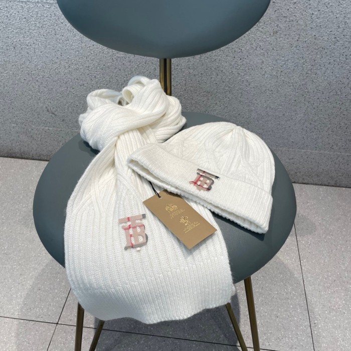 Hat & Scarf Burberry 1