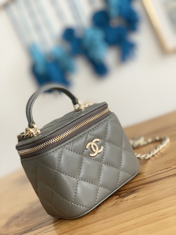 Handbag Chanel 81189 size 10 7 9 cm