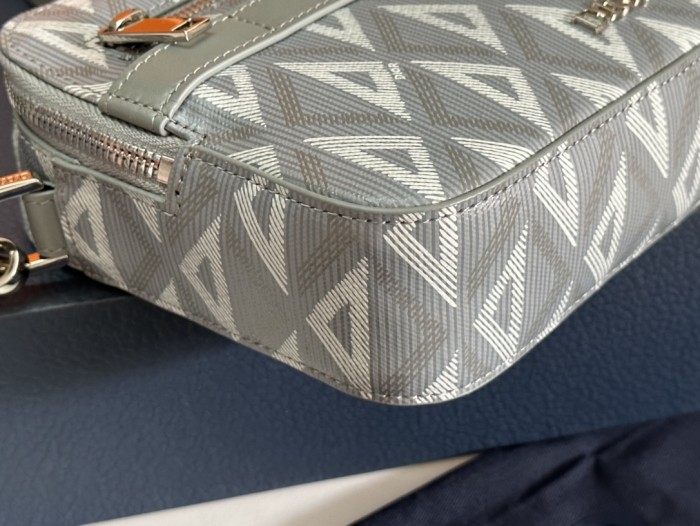 Handbag Dior 93307 size 22 x 15 x 6 cm