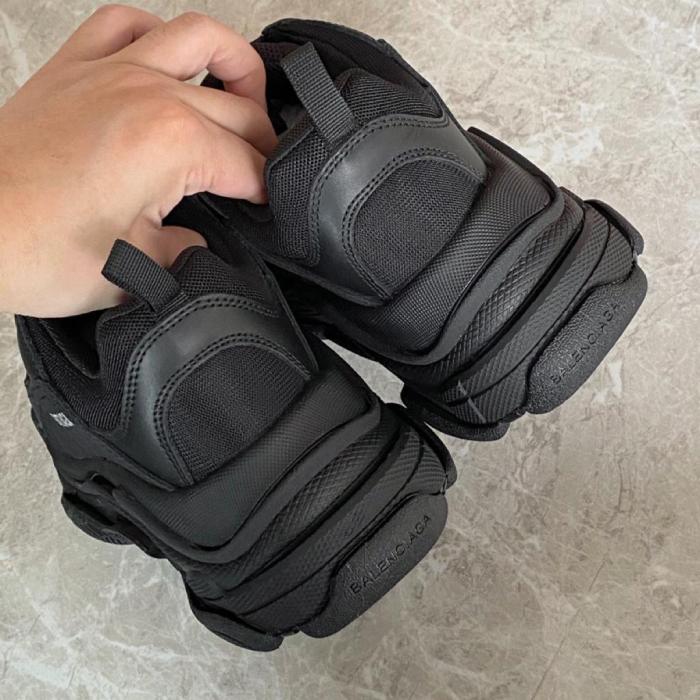 Balenciaga Triple S Black (2021)