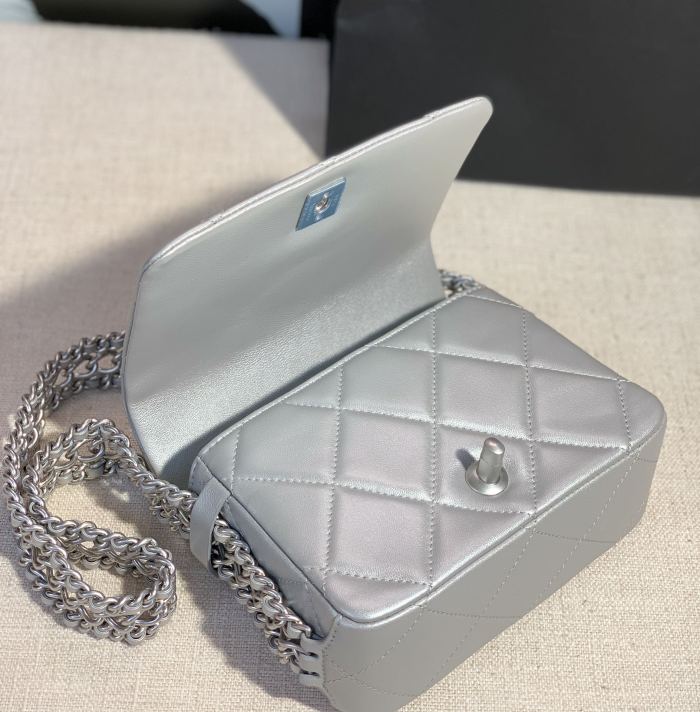 Handbag Chanel size 18 cm