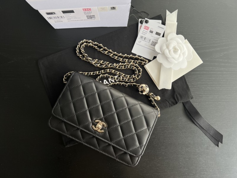 Handbag Chanel AP2303 size 19 cm