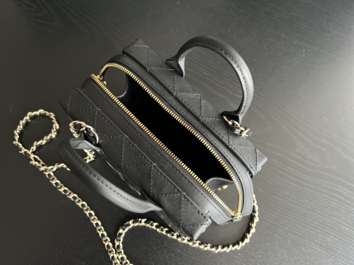 Handbag Chanel size 15cmx11.5cmx5 cm