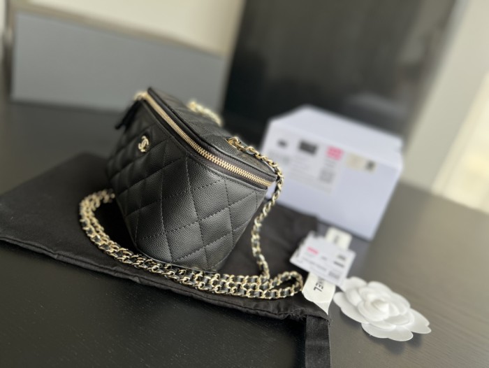Handbag Chanel size 16cmx8cmx10 cm