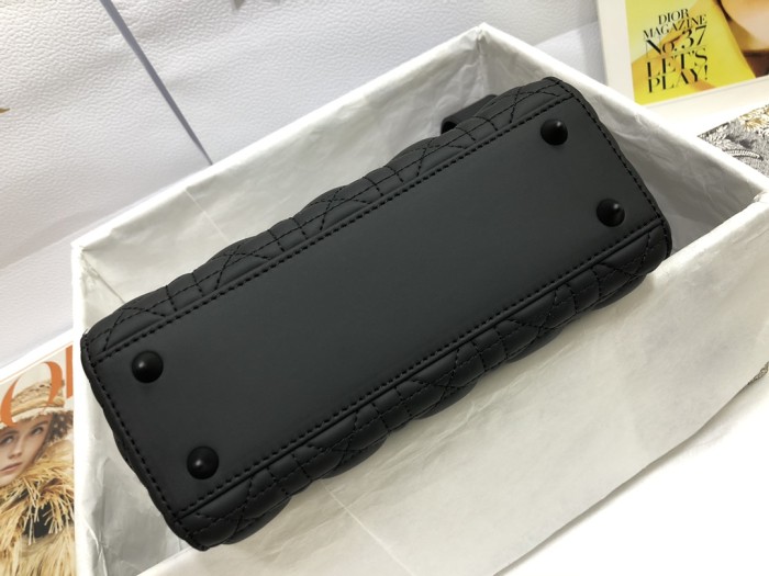 Handbag Dior M0538 size 20*16.5*8 cm