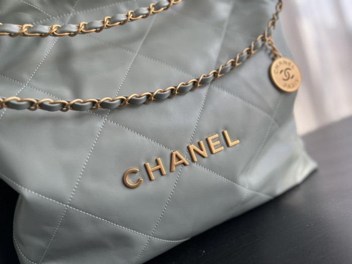 Handbag Chanel size 39cmx42cmx8 cm