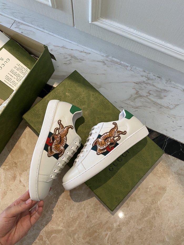Gucci Women's Ace sneaker with bee sneaker 4