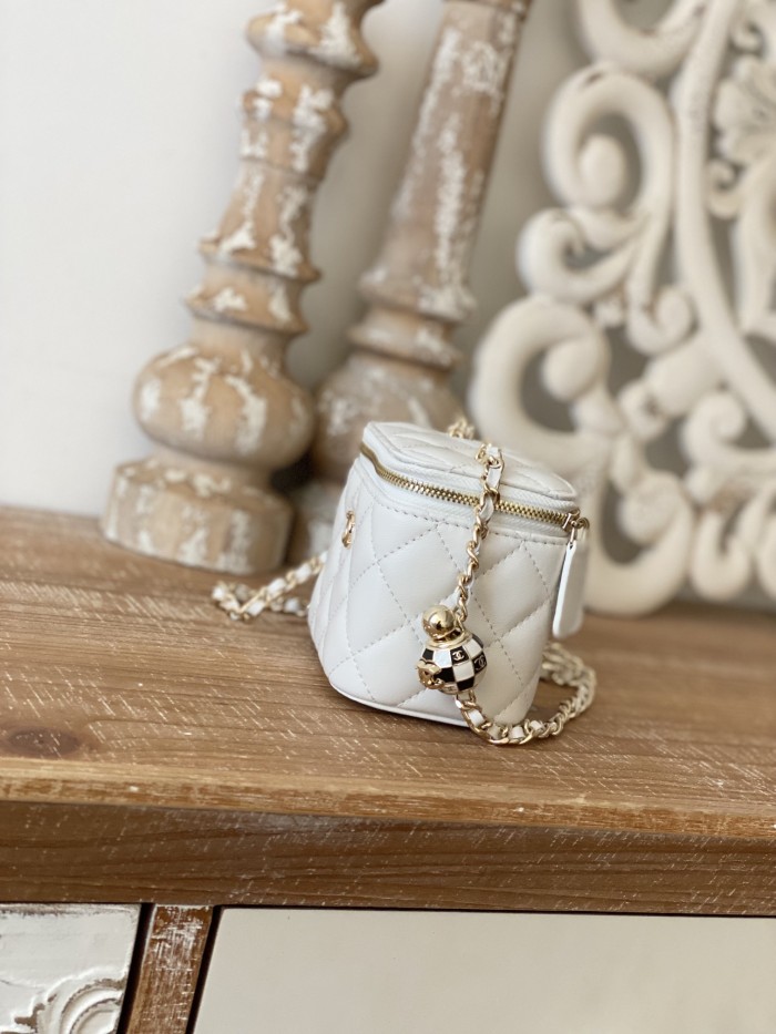 Handbag Chanel 81241 size 10.5 8.5 7 cm