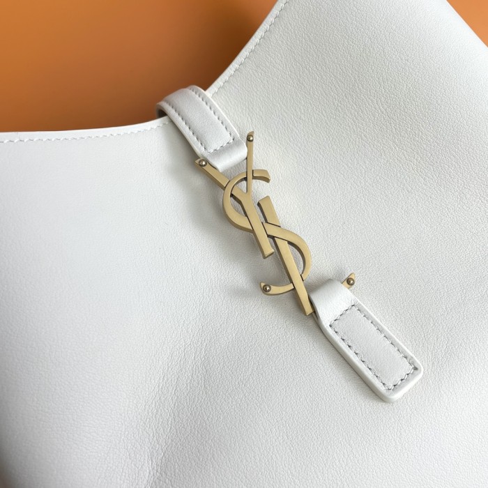 Handbags SAINT LAURENT 713938 size 23×22×8.5 cm