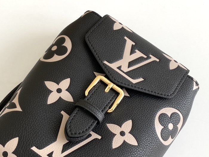 Handbag Louis Vuitton M80738 size 13 x 19 x 8 cm