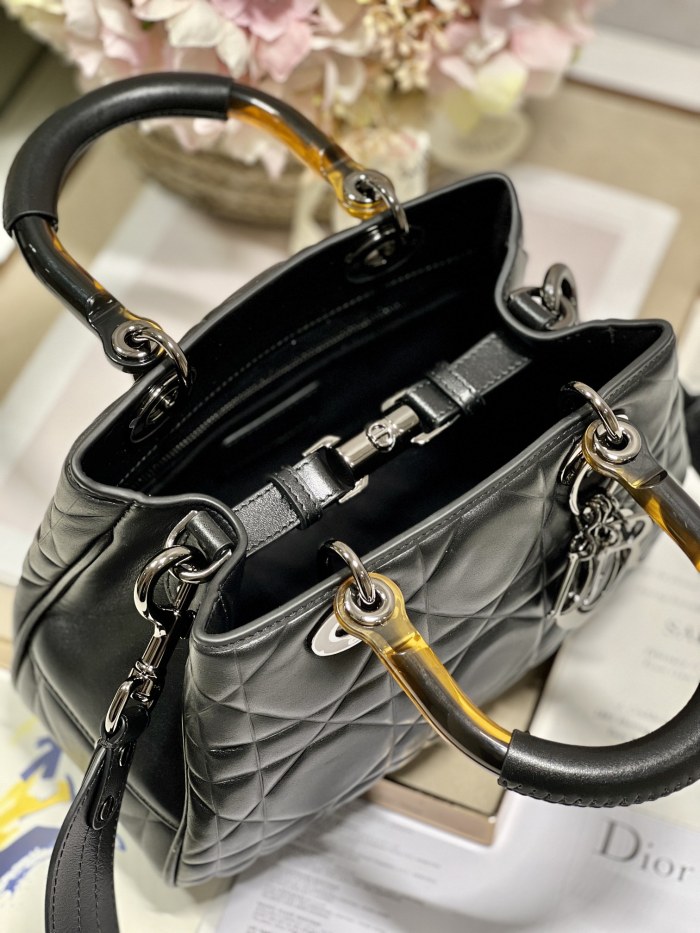 Handbag Dior 0062 size 24*16.5*9.5 cm