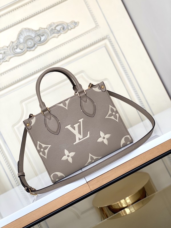 Handbag Louis Vuitton 45779 size 25 x 19 x 11.5 cm
