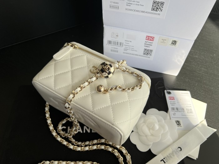 Handbag Chanel AP2303 size 17cmx9.5cmx8 cm
