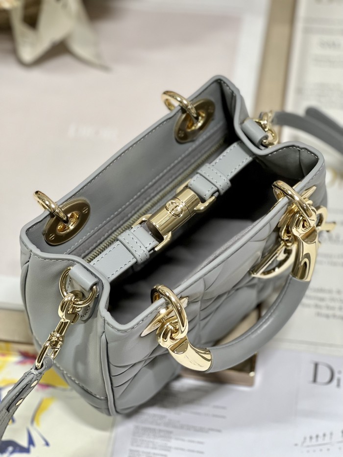 Handbag Dior 0062 size 19*13*8 cm