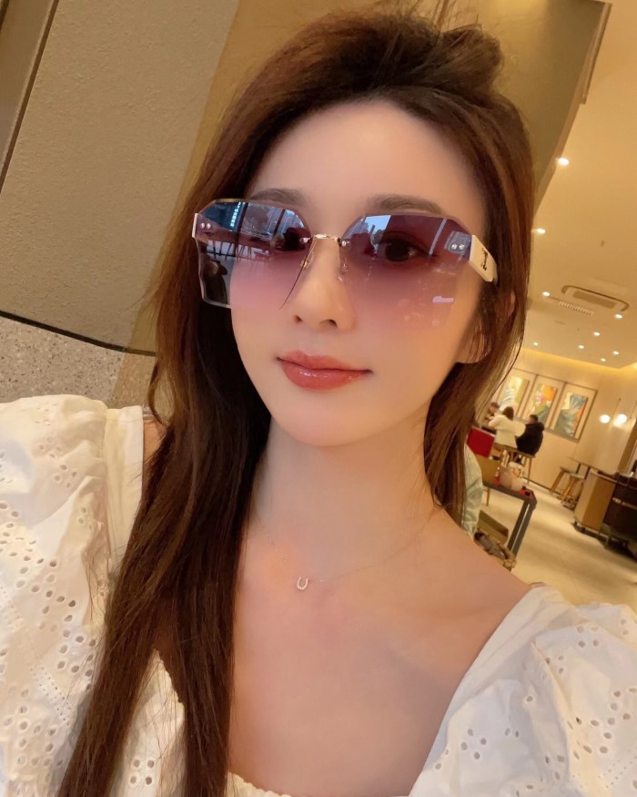 Sunglasses Chanel CH8851