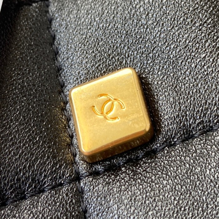 Handbag Chanel AS2633 size 15×19×7.5 cm