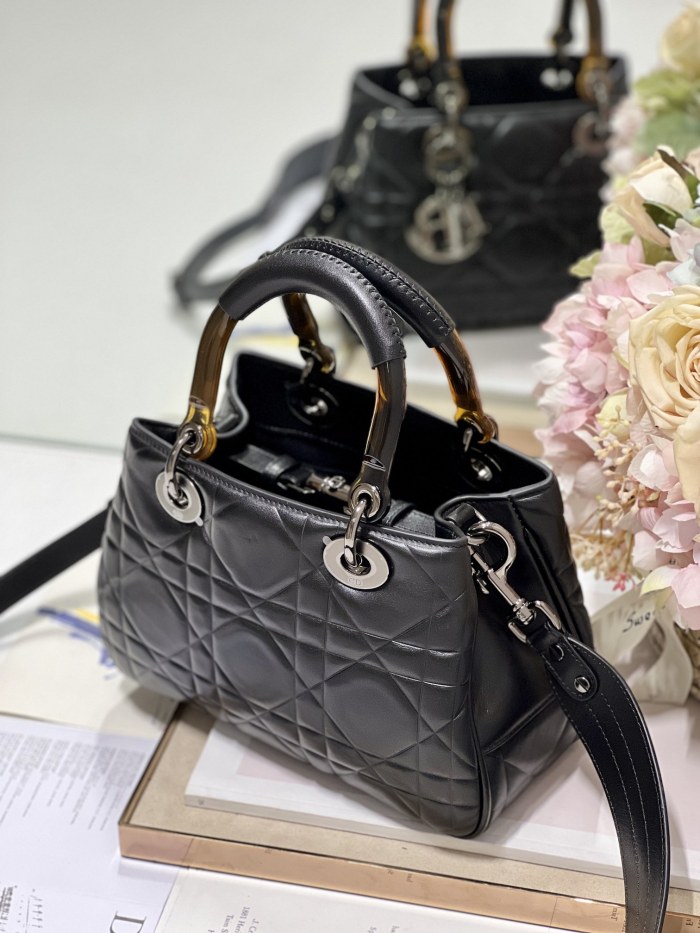 Handbag Dior 0062 size 24*16.5*9.5 cm