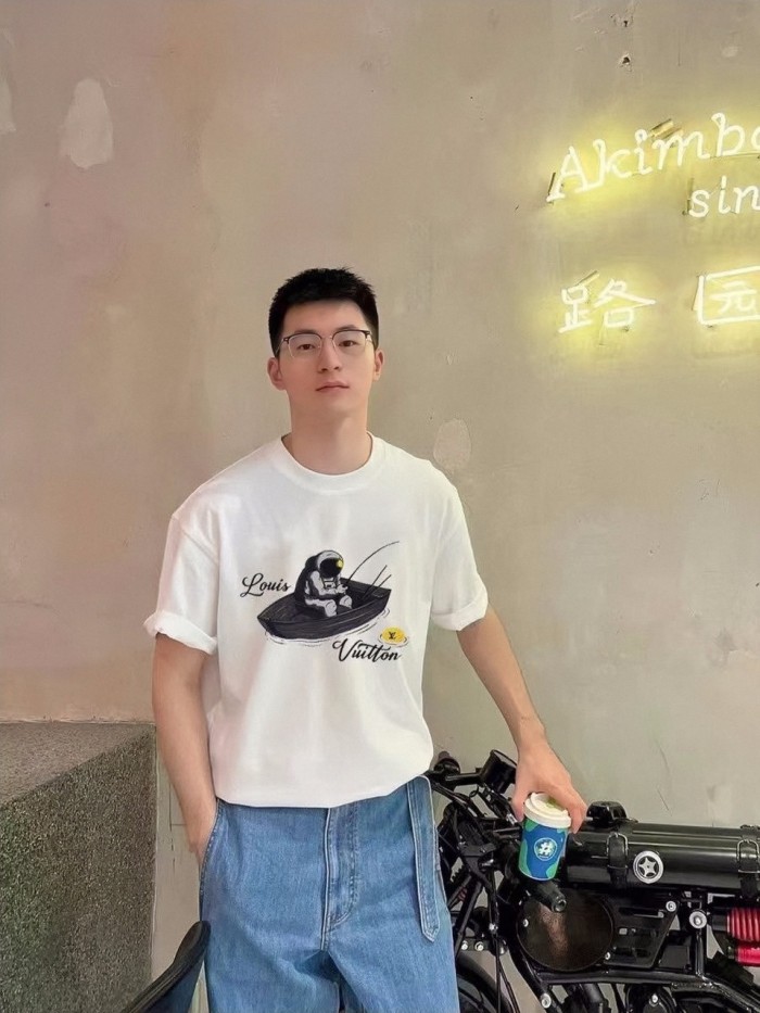 Clothes Louis Vuitton 210