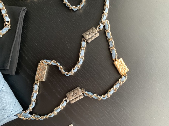 Handbag Chanel 2444 size 10cmx7.5cmx2 cm