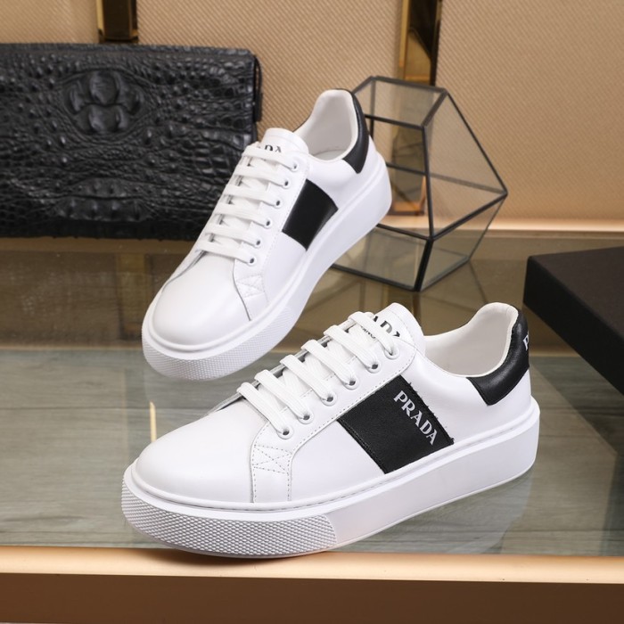 Prada Low Top sneaker 36