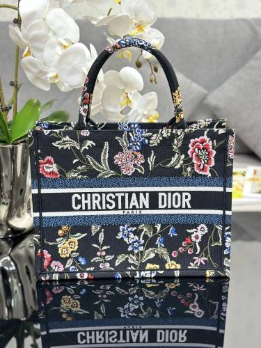 Handbag Dior M1286 size 42 x 35 x 18.5 cm