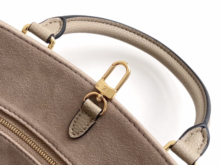 Handbag Louis Vuitton 45779 size 25 x 19 x 11.5 cm