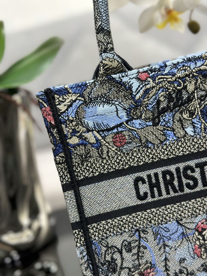 Handbag Dior M1286 size 26.5 x 21 x 14 cm