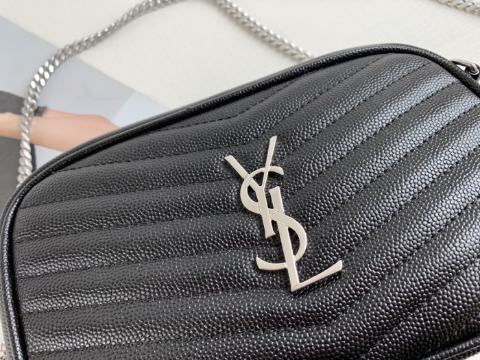 Handbags SAINT LAURENT 585040 size 19-11-5 cm