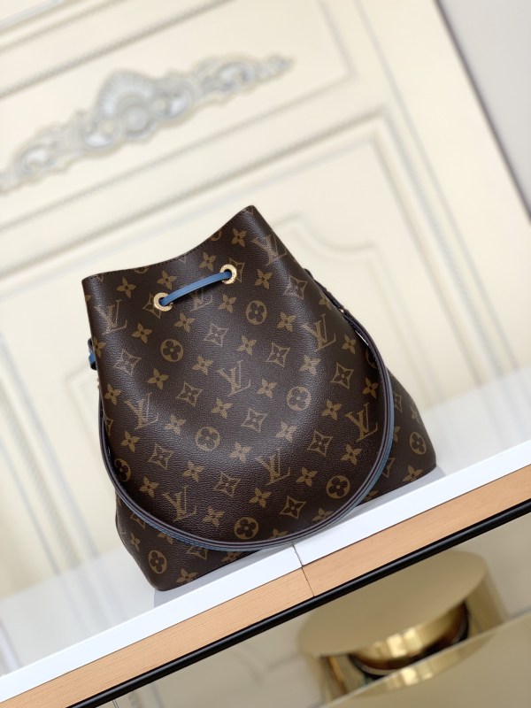 Handbag Louis Vuitton M44022 size 26.0 x 22.0 x 27.0 cm