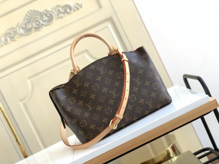 Handbag Louis Vuitton M45900 size 29x18x12.5 CM