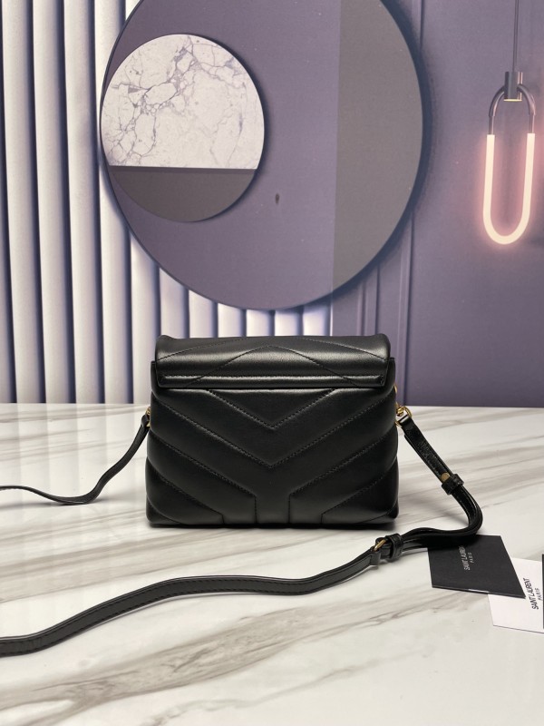 Handbags SAINT LAURENT 467072 size 20X14X7 cm