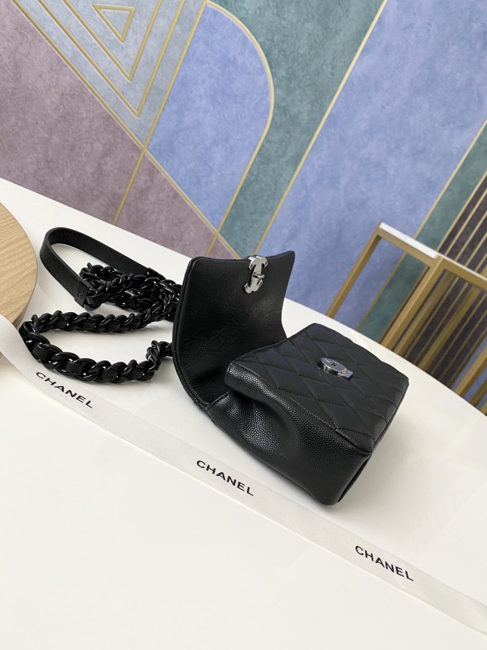 Handbag Chanel 2302 size 20x12.5x6 cm