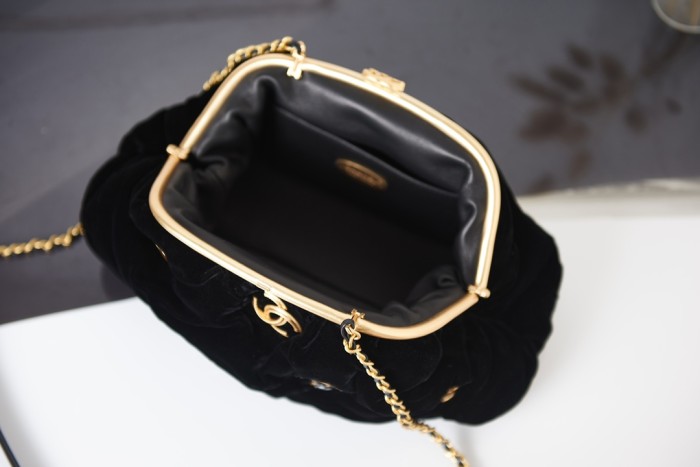 Handbag Chanel AS2137 size 16 27.5 14 cm