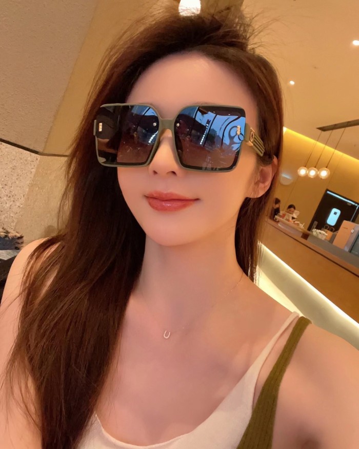 Sunglasses Gucci G1592