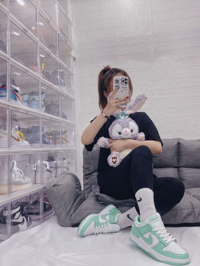 Nike Dunk Low Green Glow (W)