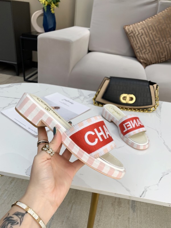 Chanel Slides 17