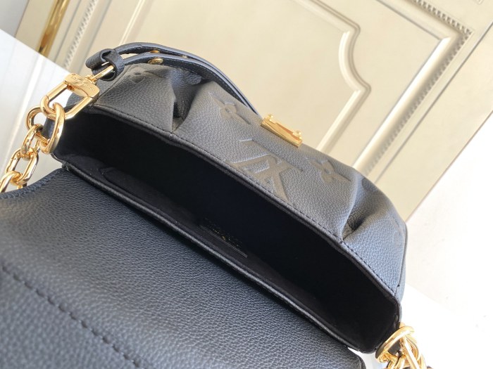 Handbag Louis Vuitton M45813 size 24 x 14 x 9 cm