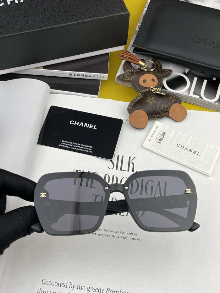 Sunglasses Chanel CH1598