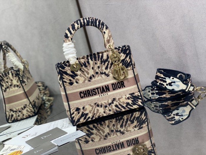 Handbag Dior size 24 cm