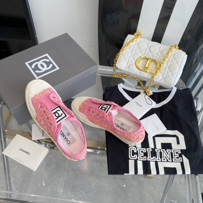 Chanel Flat canvas Sneaker 4