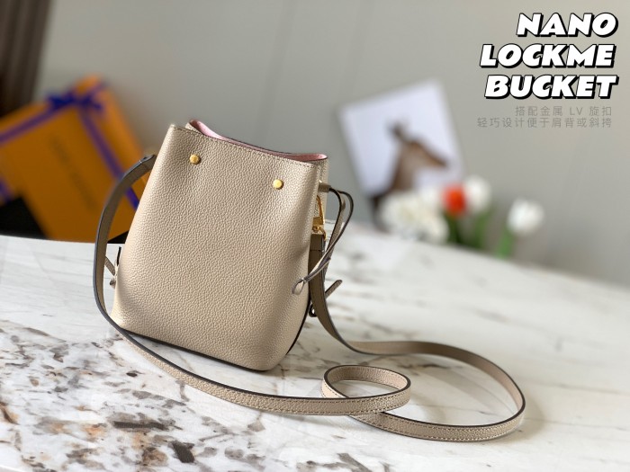 Handbag Louis Vuitton M68709 M69205 size 13.5x 16.0x 10.0 cm