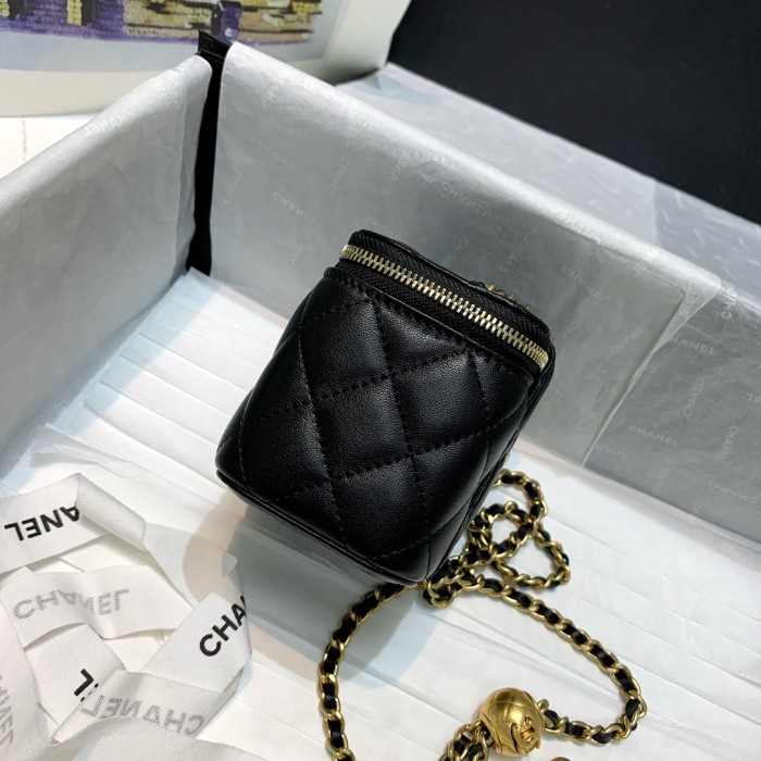 Handbag Chanel 81136 size 10.5 8.5 7 cm
